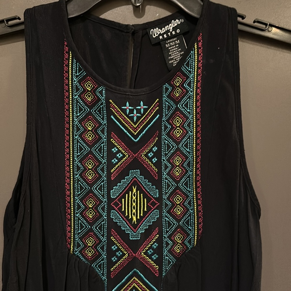 Wrangler size medium sleeveless top - Picture 2 of 4